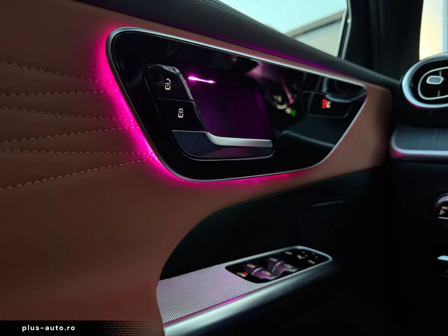 MERCEDES-BENZ GLC 300 d 4Matic AMG Line Pano 1HD Nappa-Braun