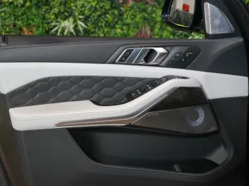 BMW X5 M xDRIVE COMPE PANO HUD AKRAPOVIČ