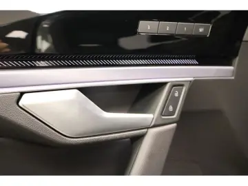 VW Touareg 3.0 TDI 4M R-Line  Black Style  Navi Mat