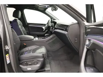 VW Touareg 3.0 TDI 4M R-Line  Black Style  Navi Mat