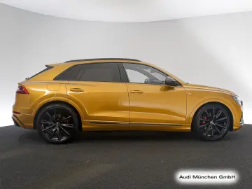 AUDI Q8 55 TFSI qu. tiptr. Pano LuftFed ACC