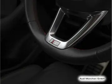 AUDI Q8 55 TFSI qu. tiptr. Pano LuftFed ACC