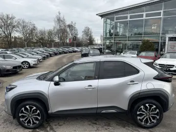 TOYOTA Yaris Cross HYBRID FWD TEAM DE KAMERA NAVI 1.HD