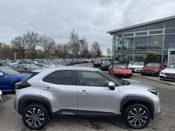 TOYOTA Yaris Cross HYBRID FWD TEAM DE KAMERA NAVI 1.HD