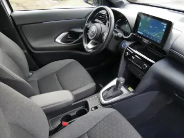 TOYOTA Yaris Cross 1.5 Hybrid LED SHZ NAVI HUD DISTR