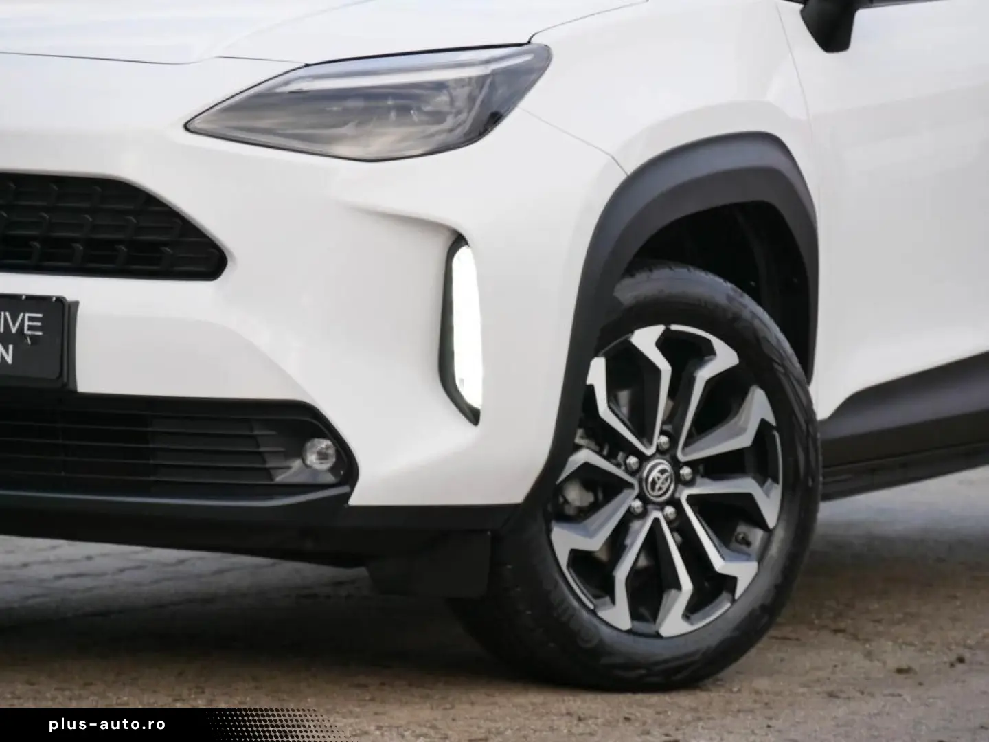 TOYOTA Yaris Cross 1.5 Hybrid LED SHZ NAVI HUD DISTR