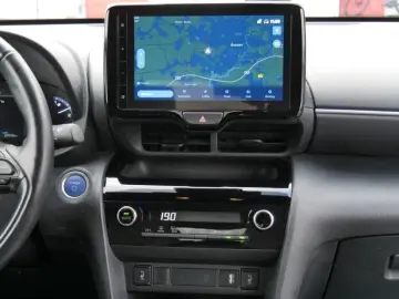 TOYOTA Yaris Cross 1.5 Hybrid LED SHZ NAVI HUD DISTR