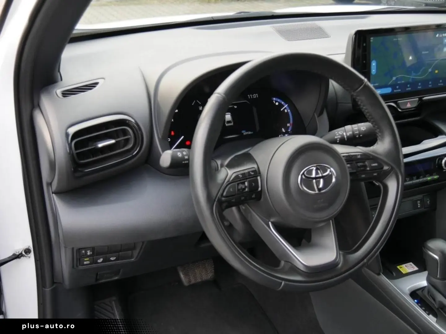 TOYOTA Yaris Cross 1.5 Hybrid LED SHZ NAVI HUD DISTR