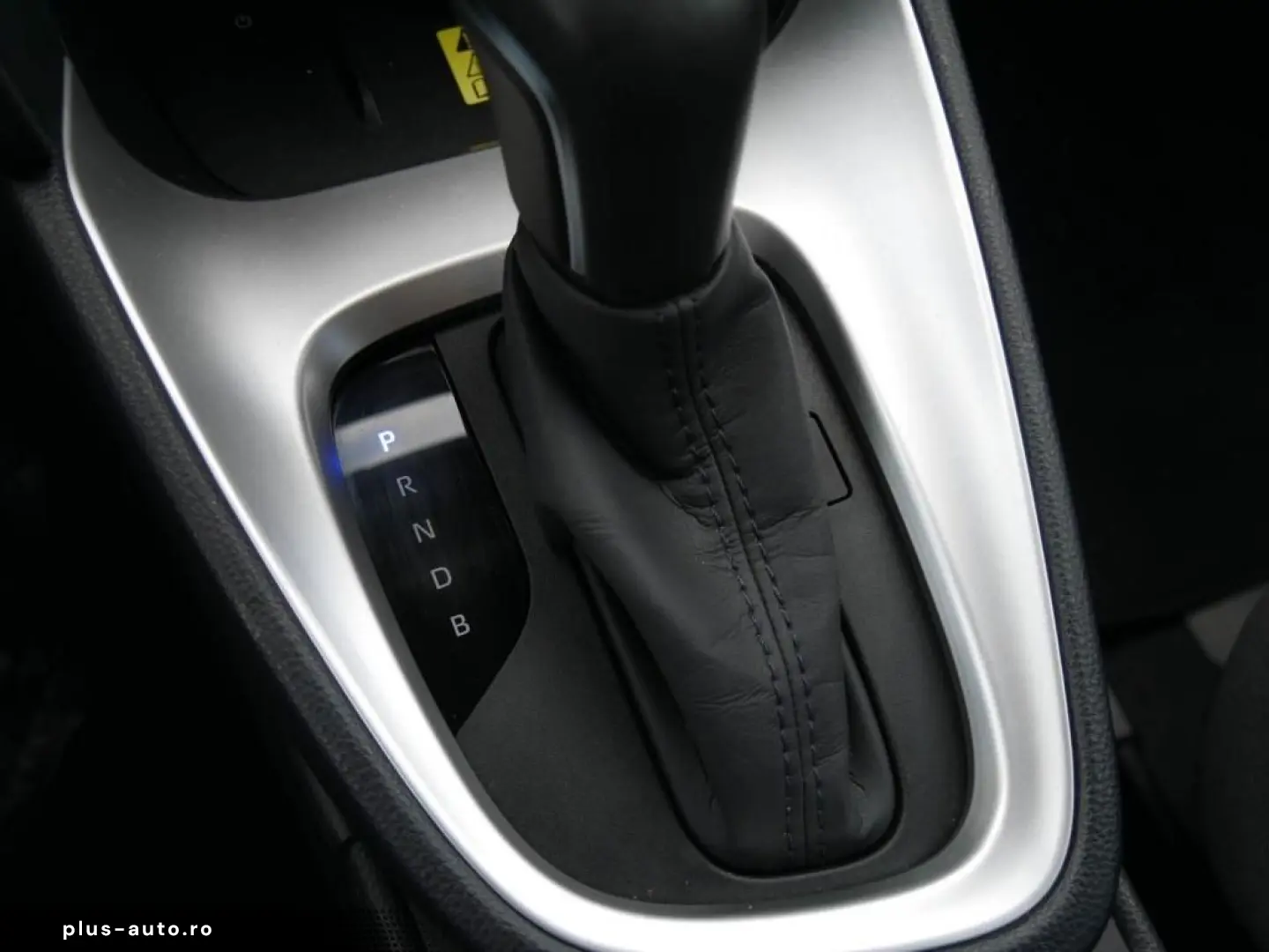 TOYOTA Yaris Cross 1.5 Hybrid LED SHZ NAVI HUD DISTR