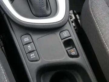 TOYOTA Yaris Cross 1.5 Hybrid LED SHZ NAVI HUD DISTR