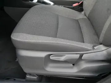 TOYOTA Yaris Cross 1.5 Hybrid LED SHZ NAVI HUD DISTR