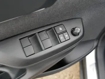 TOYOTA Yaris Cross 1.5 Hybrid LED SHZ NAVI HUD DISTR