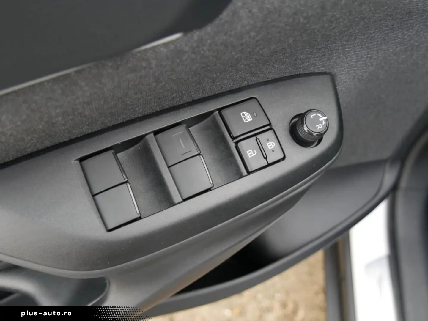 TOYOTA Yaris Cross 1.5 Hybrid LED SHZ NAVI HUD DISTR