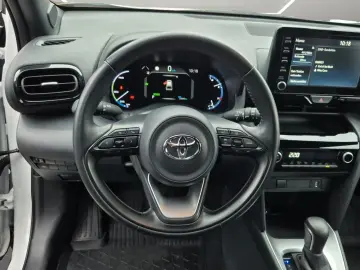 TOYOTA Yaris Cross Hybrid Team D Kamera Carplay LED