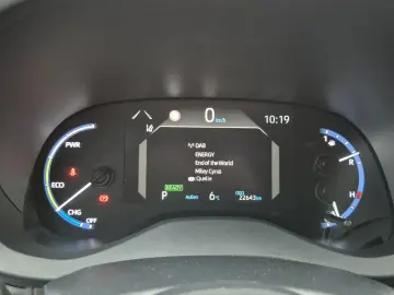 TOYOTA Yaris Cross Hybrid Team D Kamera Carplay LED