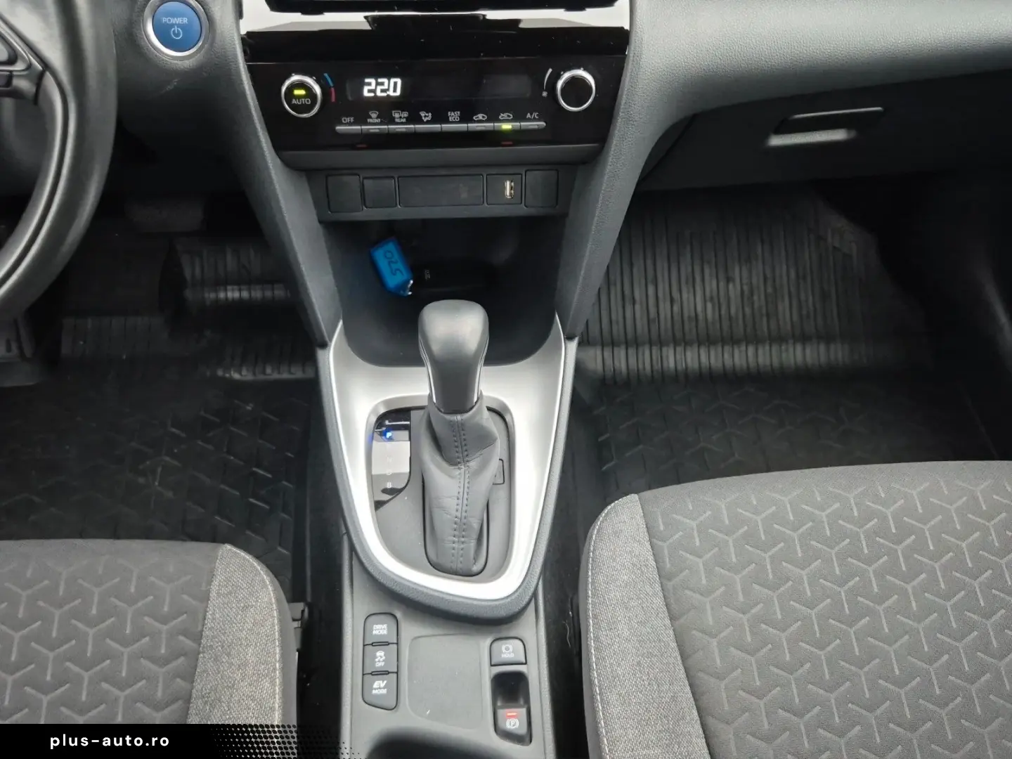 TOYOTA Yaris Cross Hybrid Team D Kamera Carplay LED