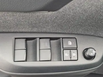 TOYOTA Yaris Cross Hybrid Team D Kamera Carplay LED