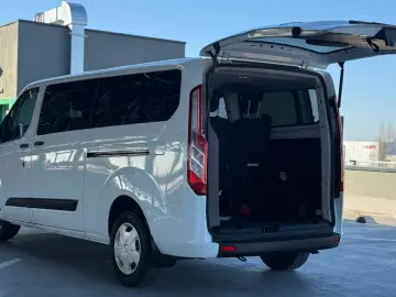 FORD CUSTOM 8 1 HYBRID