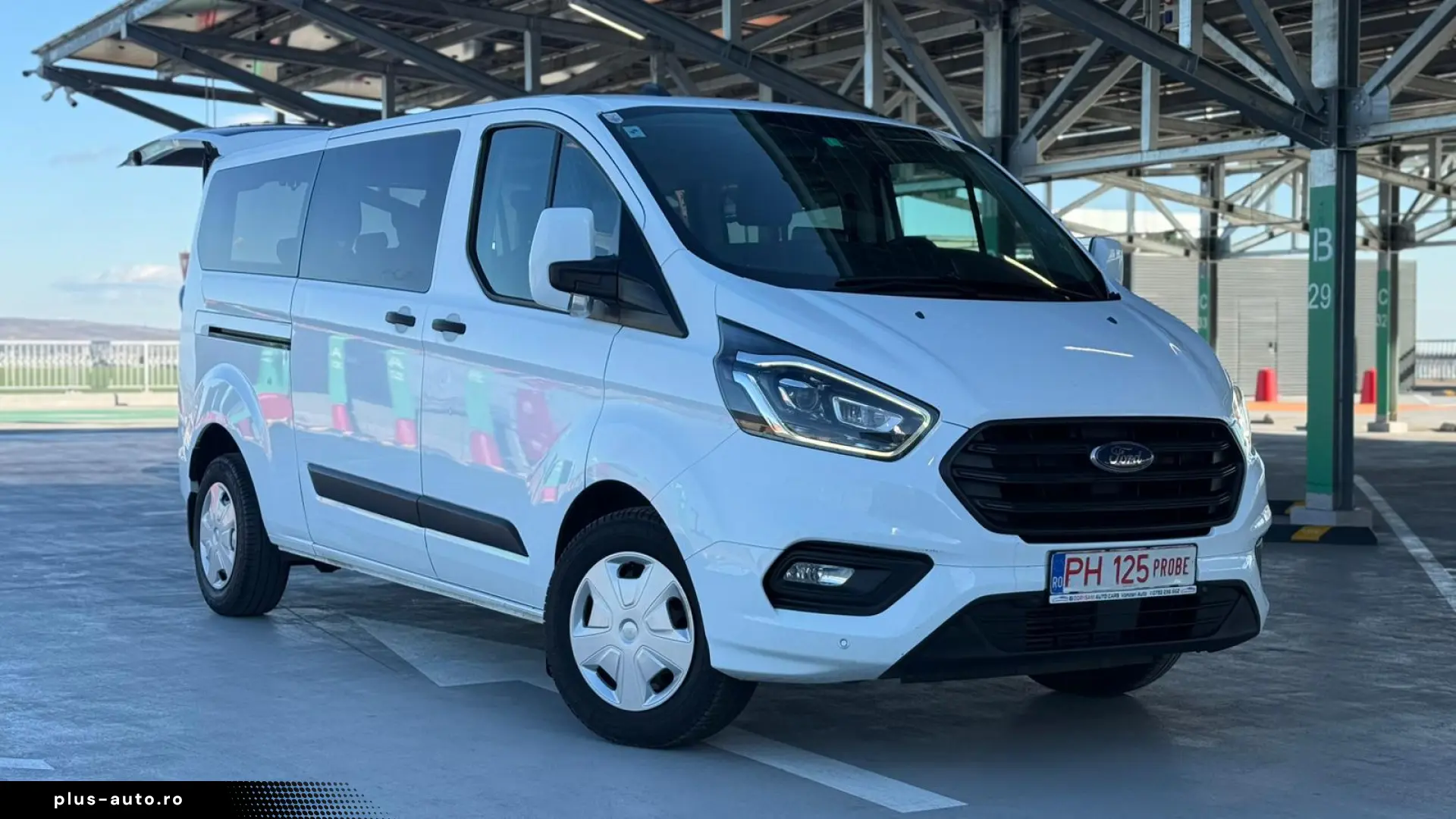 FORD CUSTOM 8 1 HYBRID