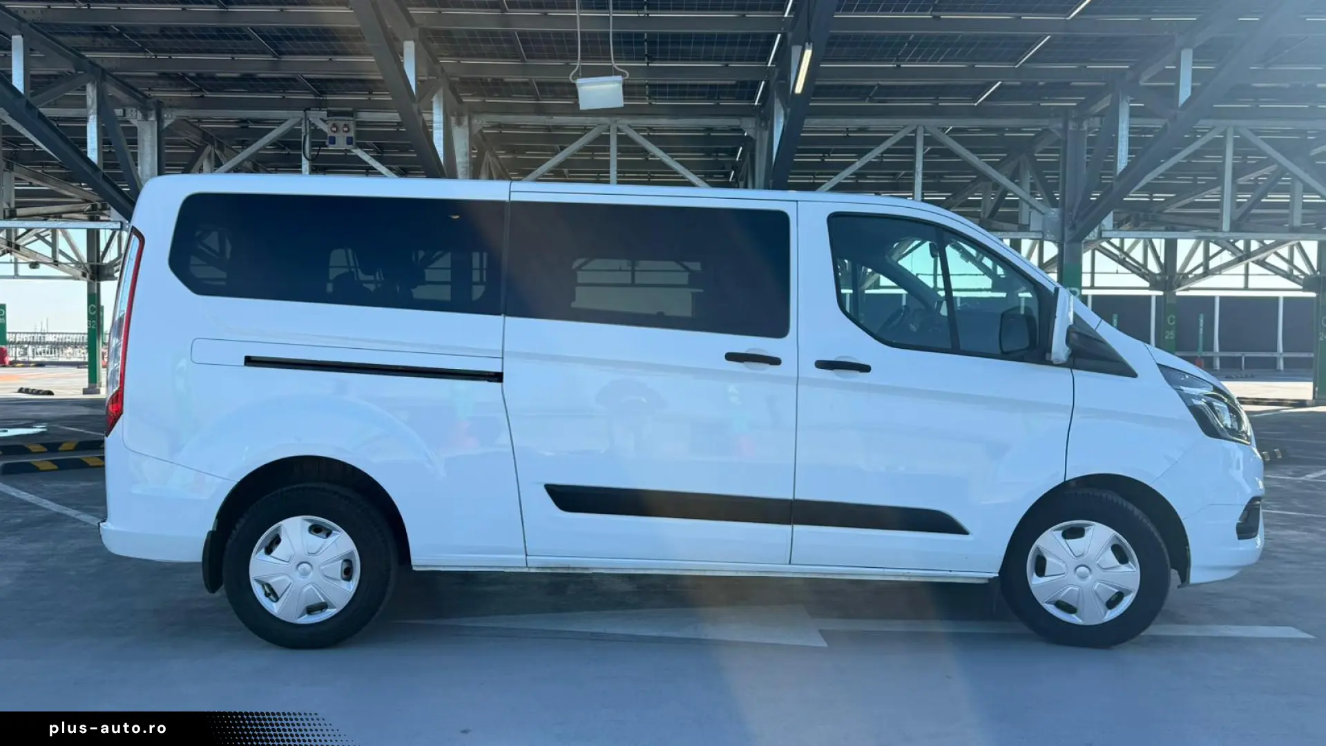 FORD CUSTOM 8 1 HYBRID