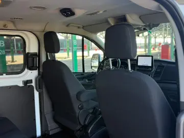 FORD CUSTOM 8 1 HYBRID