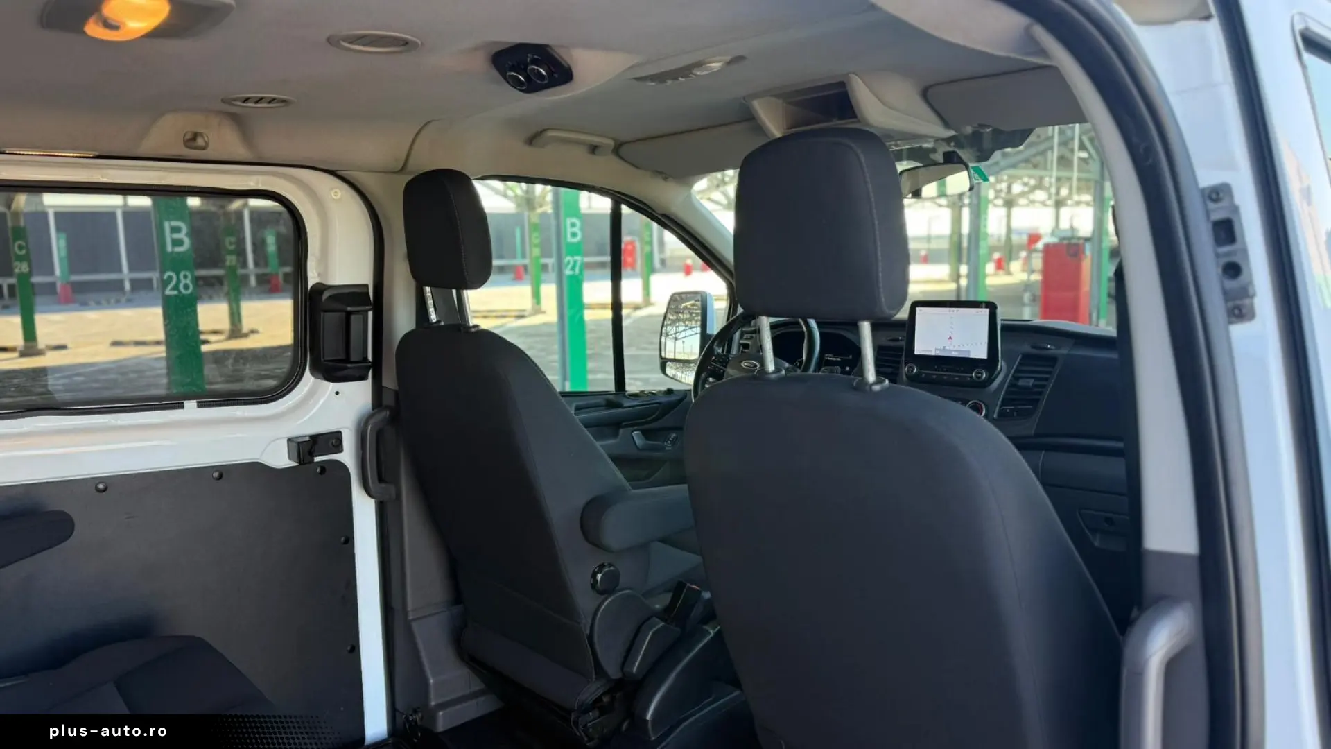 FORD CUSTOM 8 1 HYBRID