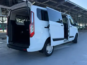 FORD CUSTOM 8 1 HYBRID