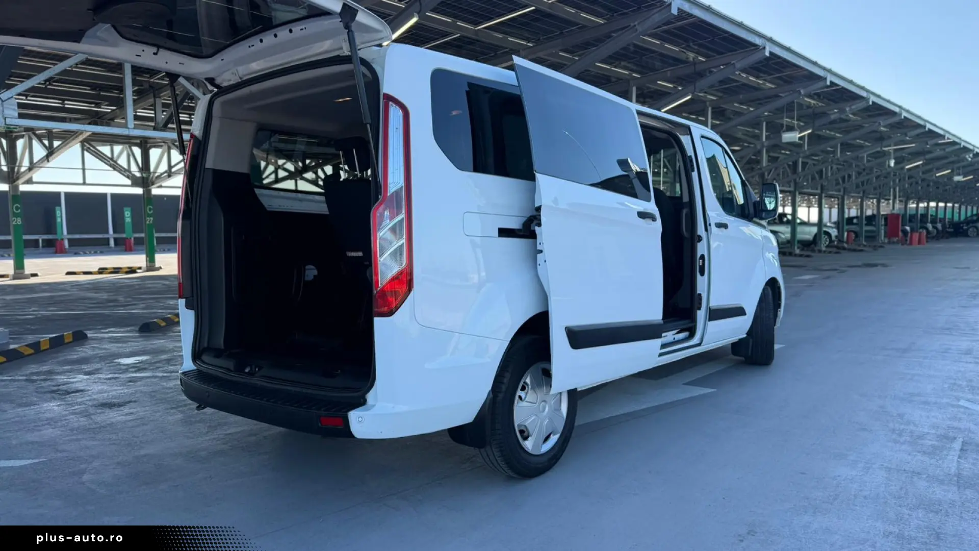 FORD CUSTOM 8 1 HYBRID