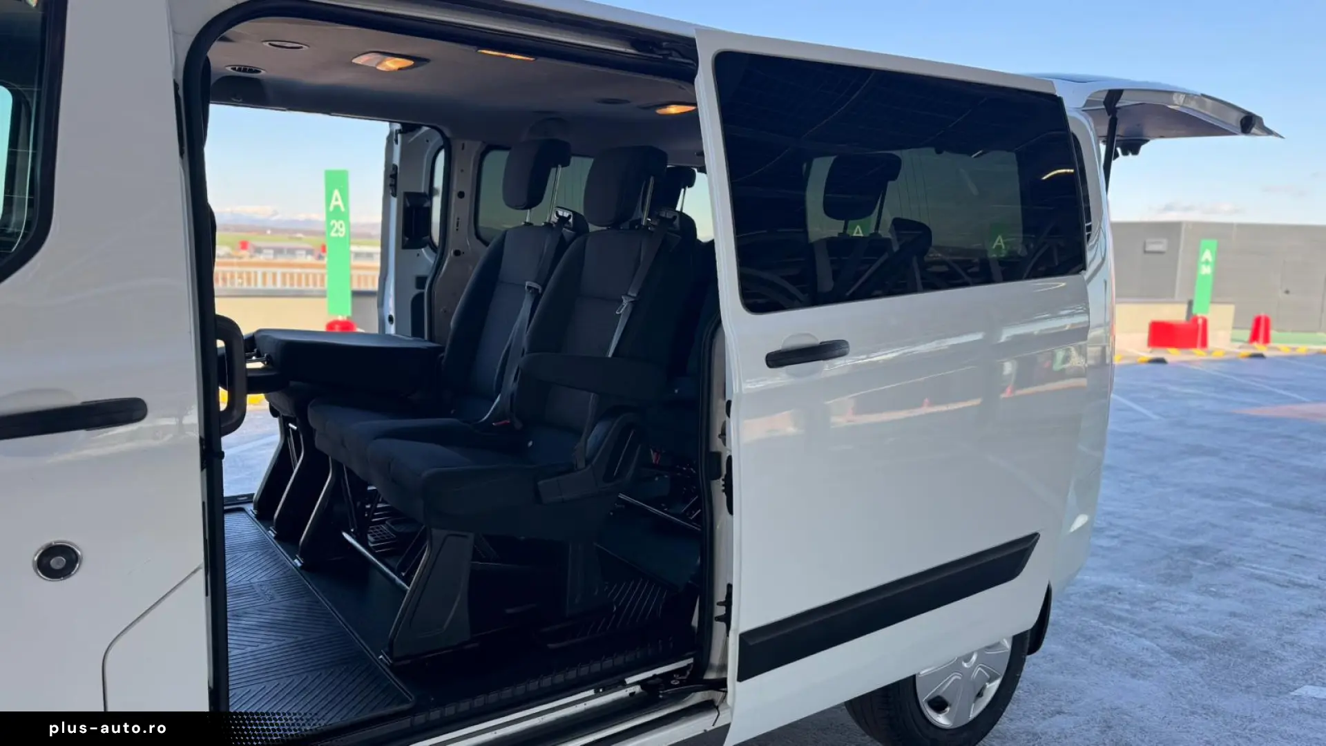 FORD CUSTOM 8 1 HYBRID