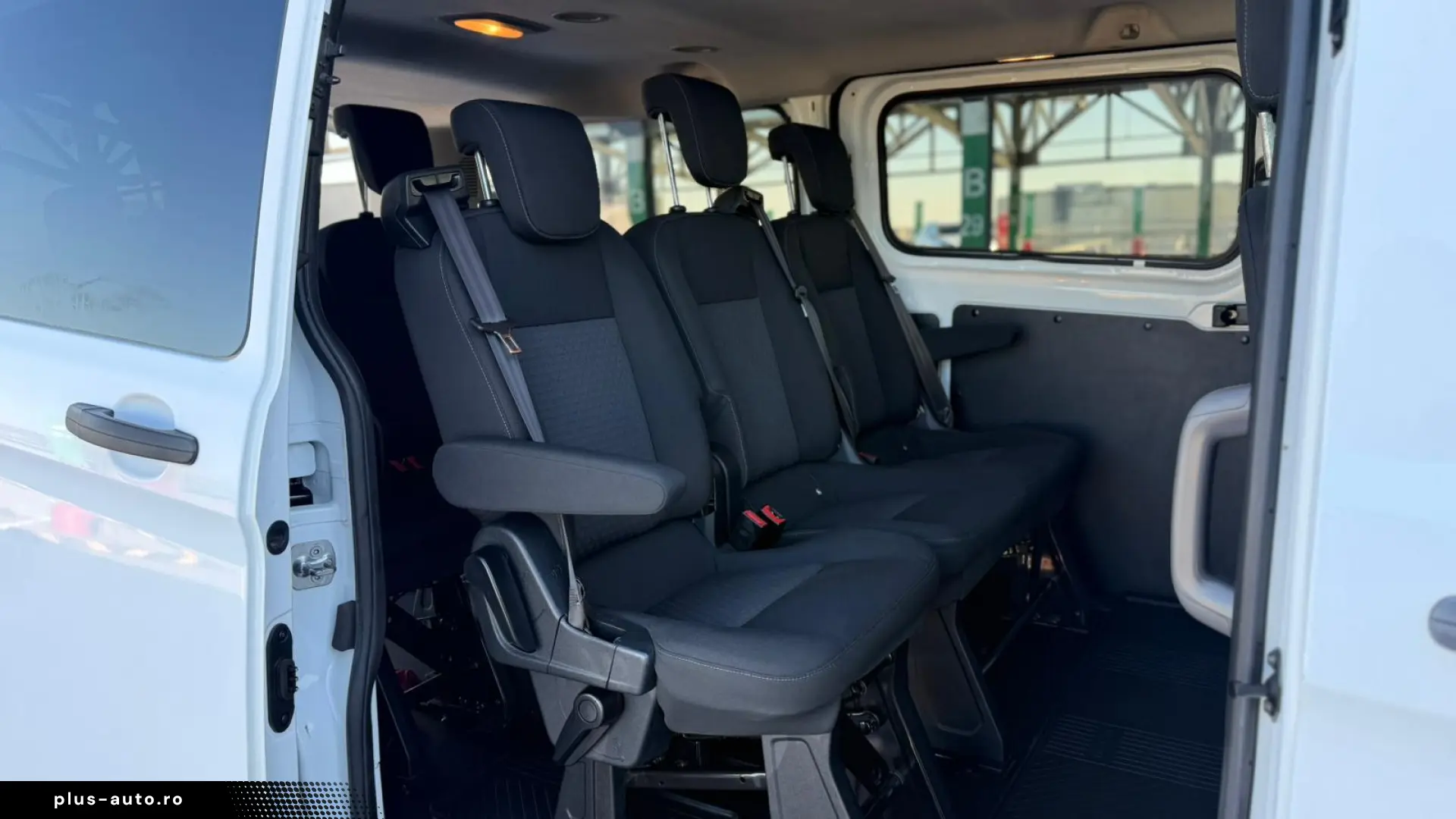 FORD CUSTOM 8 1 HYBRID