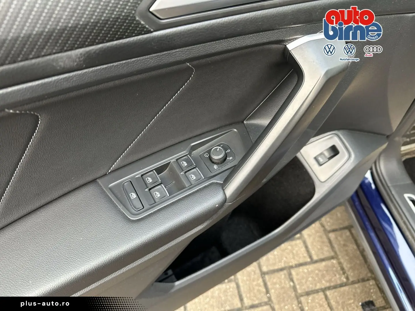 VW Tiguan Allspace 2.0 TDI R-Line 4Motion HUD Stand