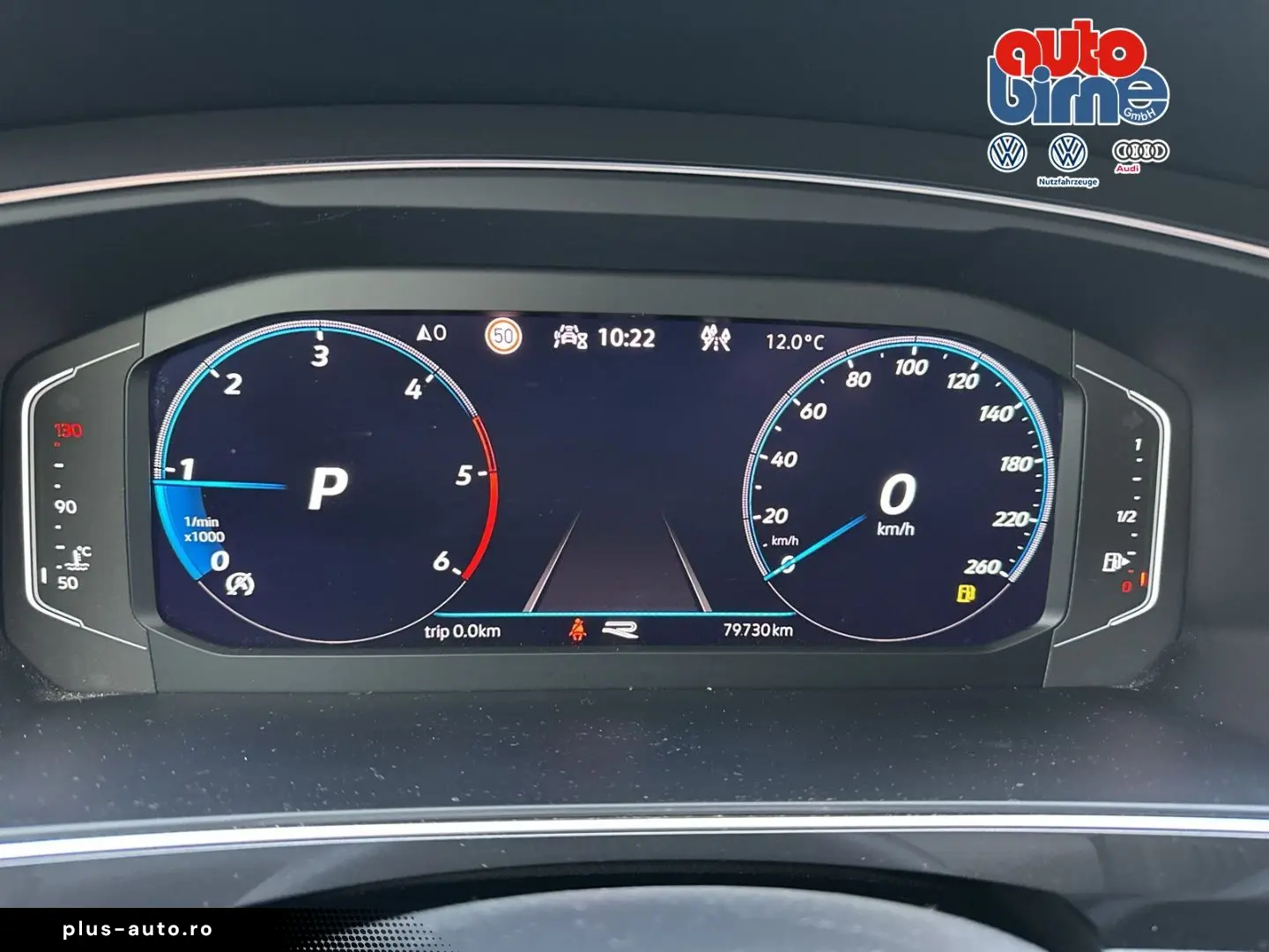 VW Tiguan Allspace 2.0 TDI R-Line 4Motion HUD Stand