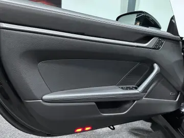 PORSCHE Carrera   Scheckheft   Approved 11 2026   Lift