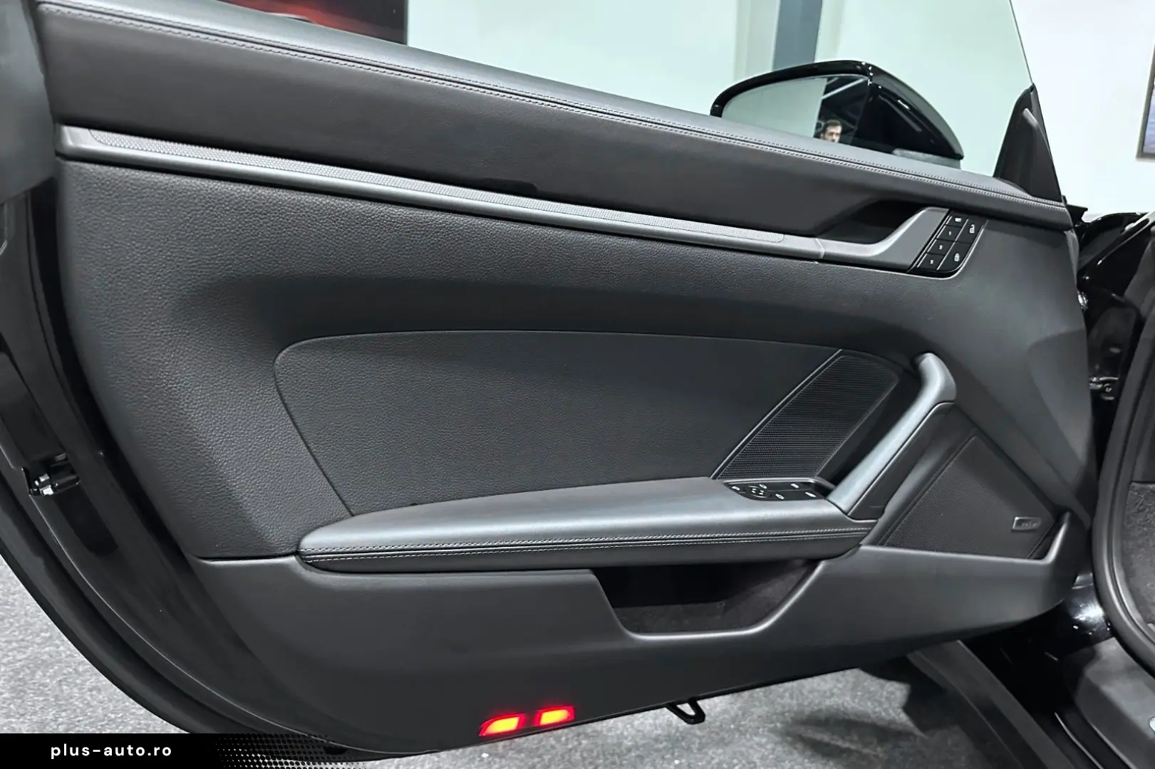 PORSCHE Carrera   Scheckheft   Approved 11 2026   Lift