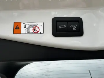 TOYOTA C-HR 2.0 Hybrid AWD GR SPORT Premiere