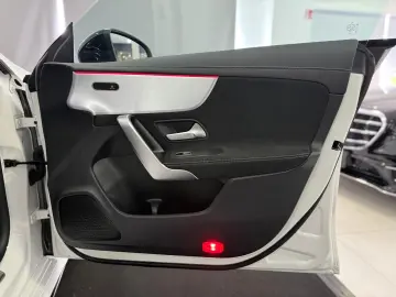 MERCEDES-BENZ CLA 200 7G AMG EDITION 2020  PANO AMBIENTE KAM