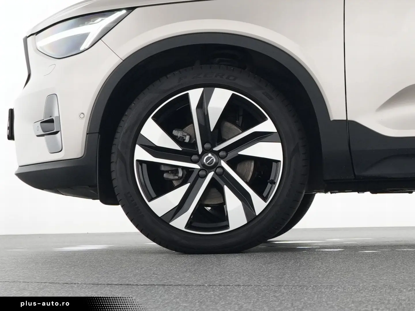 VOLVO XC40 B5 Benzin AWD Ultimate Dark 20  360 -KAMERA