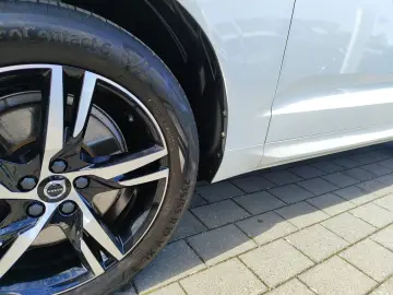 VOLVO XC60 B5 Diesel EU6d R Design AWD AD StandHZG Nav