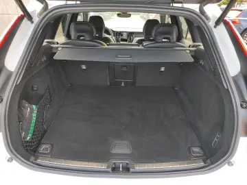 VOLVO XC60 B5 Diesel EU6d R Design AWD AD StandHZG Nav