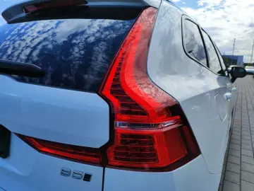 VOLVO XC60 B5 Diesel EU6d R Design AWD AD StandHZG Nav