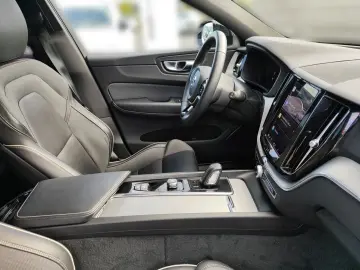 VOLVO XC60 B5 Diesel EU6d R Design AWD AD StandHZG Nav