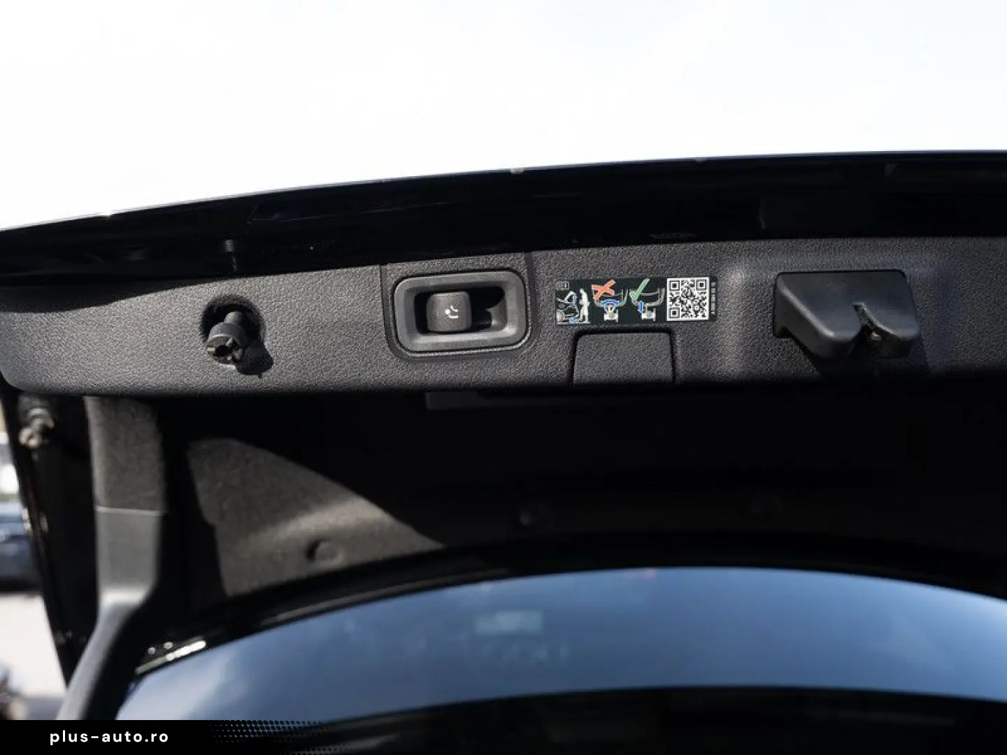 MERCEDES-BENZ A 220 4M Limo AMG-Sport MLB Pano AHK HUD Night