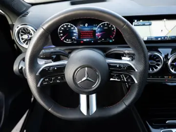 MERCEDES-BENZ A 220 4M Limo AMG-Sport MLB Pano AHK HUD Night