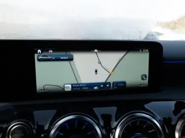 MERCEDES-BENZ A 220 4M Limo AMG-Sport MLB Pano AHK HUD Night