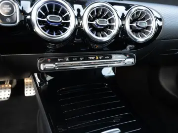 MERCEDES-BENZ A 220 4M Limo AMG-Sport MLB Pano AHK HUD Night