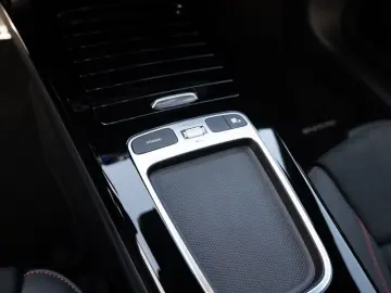 MERCEDES-BENZ A 220 4M Limo AMG-Sport MLB Pano AHK HUD Night