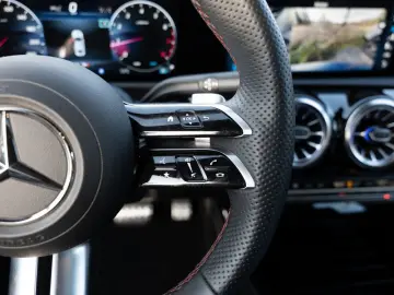 MERCEDES-BENZ A 220 4M Limo AMG-Sport MLB Pano AHK HUD Night