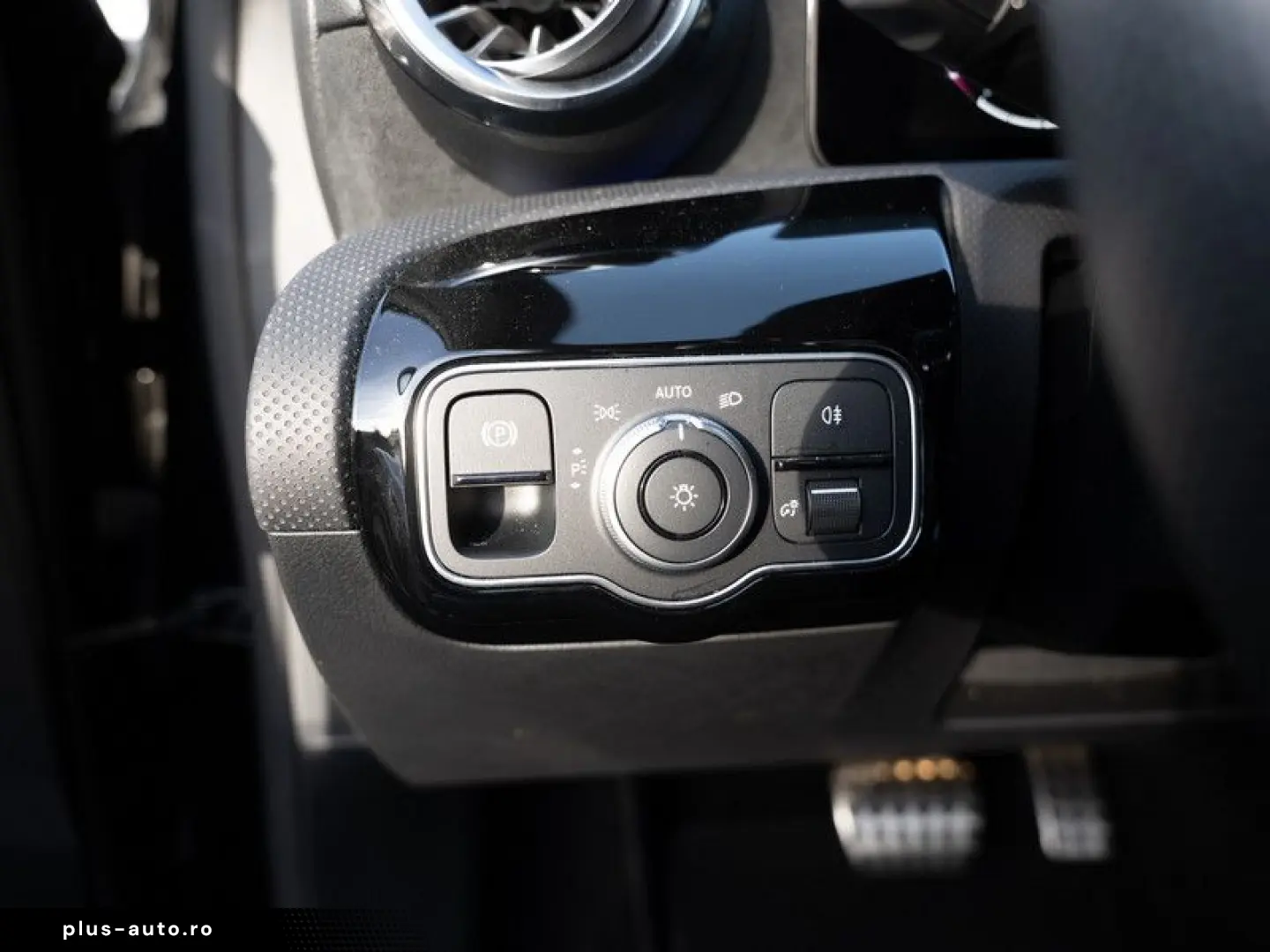 MERCEDES-BENZ A 220 4M Limo AMG-Sport MLB Pano AHK HUD Night