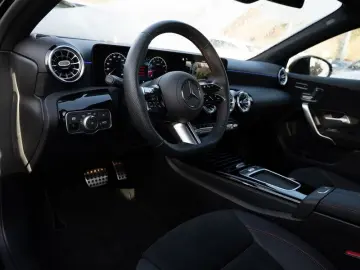 MERCEDES-BENZ A 220 4M Limo AMG-Sport MLB Pano AHK HUD Night