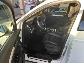 AUDI Q5 40 TDI. S-Line B&O MATRIX PANO AHK LUFT RAUTE